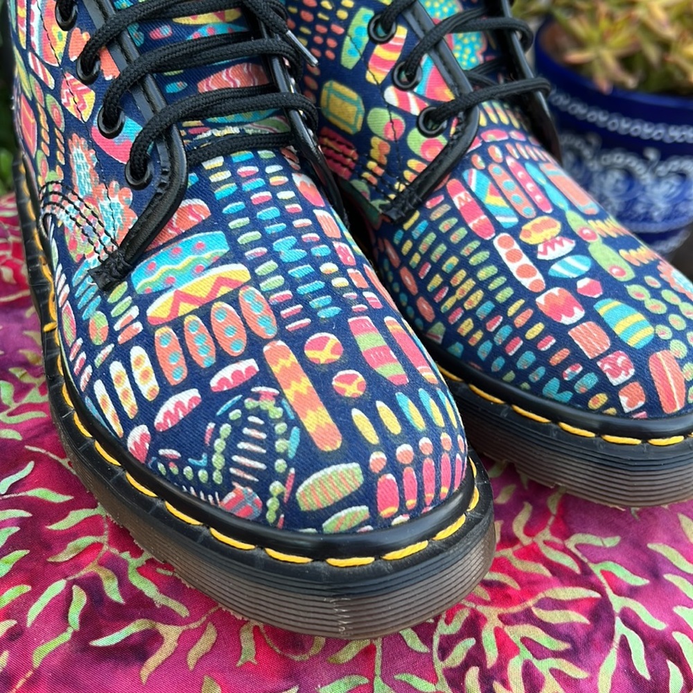 🏴󠁧󠁢󠁥󠁮󠁧󠁿 Dr. Martens MIE Vintage Multicolor Floral Boots UK 4 - Picture 7 of 17